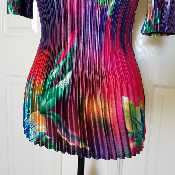 Tropical isle Kaua'i print springy accordion pleats multicolor top OS fits to 12 - Picture 3 of 7